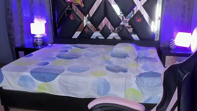 Linda4Petite webcam