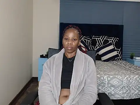 QUEENMANDYY live cam on StripChat