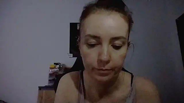 JenniferAlone webcam