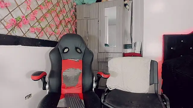Thiara_veky_ webcam