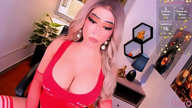 EroticWebcamDollSucker webcam