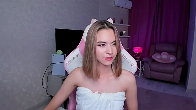 EllaCurtis webcam