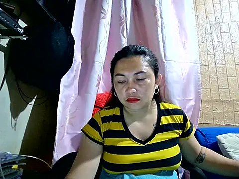 Lonely_Heart webcam