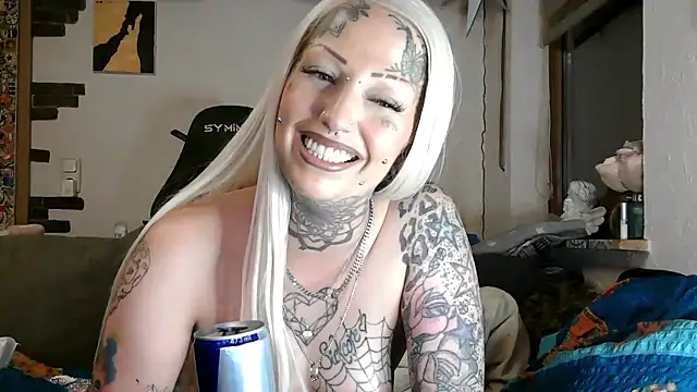 RoxxyInk webcam