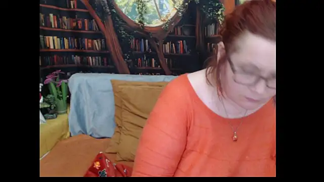 PlayfullMature webcam