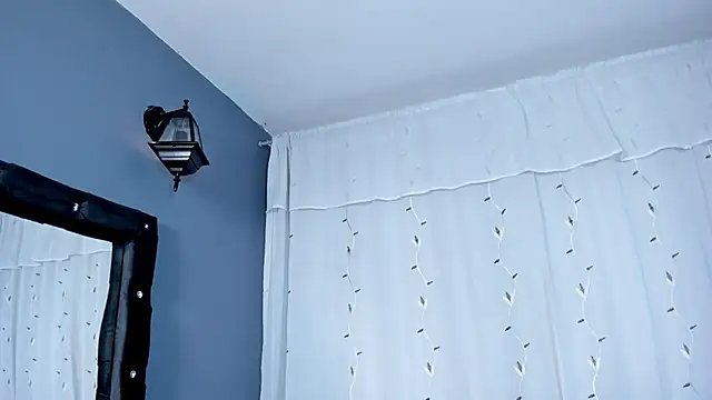 Zoe_Queens webcam
