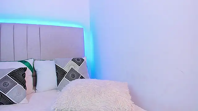 SusanSimpson16 webcam