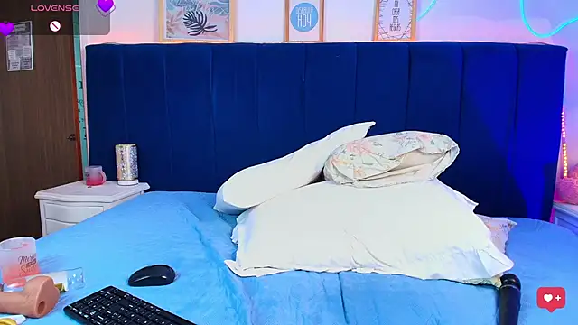 Naiaa_Cruz webcam