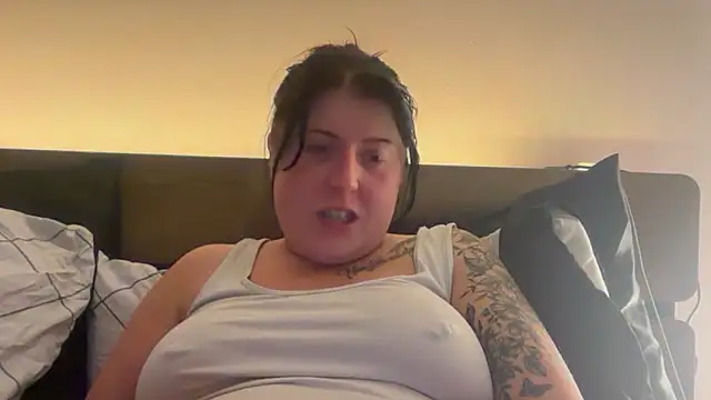 LucyLou31 webcam