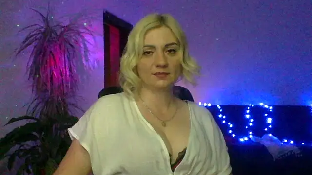 LunaaKiss webcam