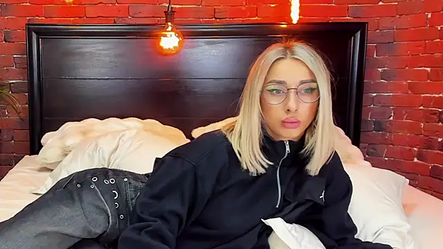 ChristynaRoss webcam