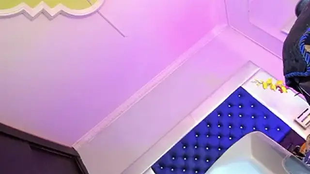eyleen_santos (T young) - show heels sexy slut