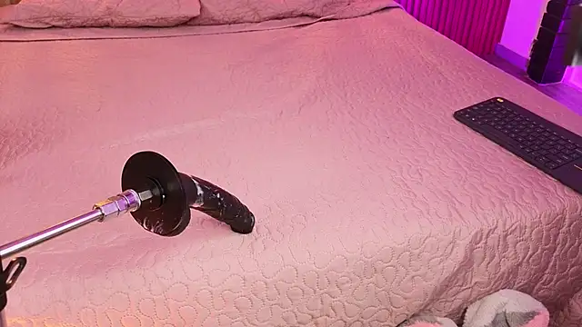 lolaangellx (F young) - spank ass X3 while suck