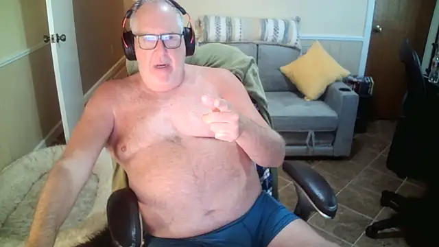 superbearboss (M grandpa) - Naked and stroking. Let's have fun