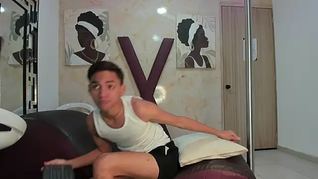 pretty_fem (M twink) - SPANKS ASS X 20 🔥