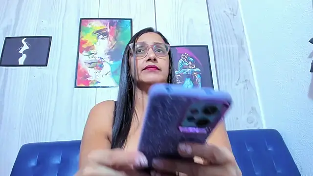 Miss_Bobbiess webcam