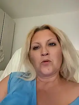 Divineblond webcam