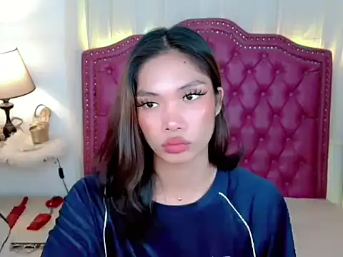 Itsbabytira live cam on StripChat