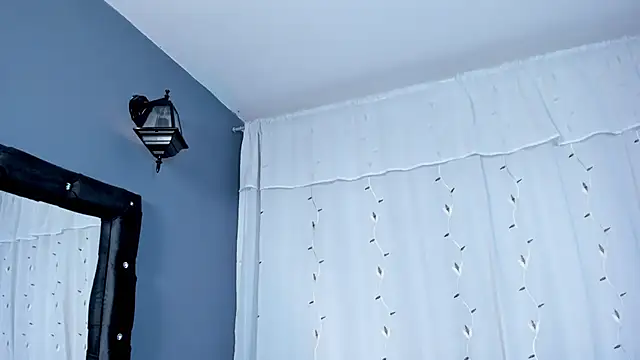 Zoe_Queens webcam