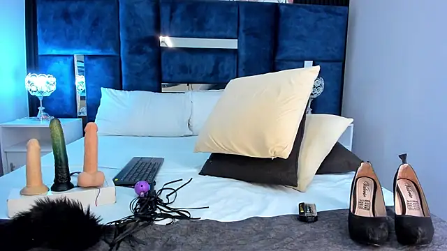 Watch AmmyJones_ live on EroticFlix - High definition streams