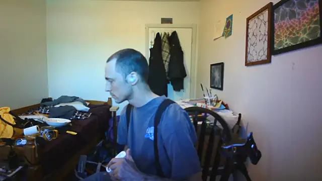 JohnnyMoves webcam
