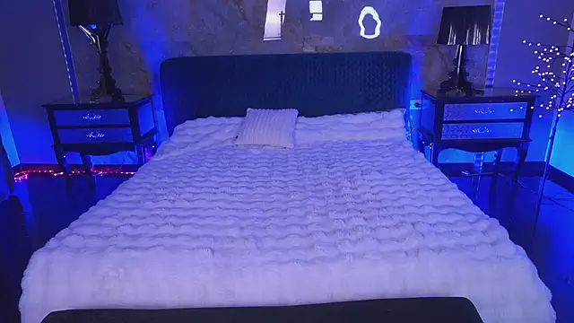 VikVikLove webcam