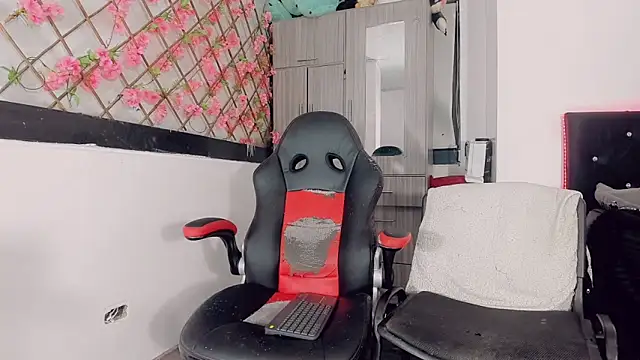 Thiara_veky_ webcam