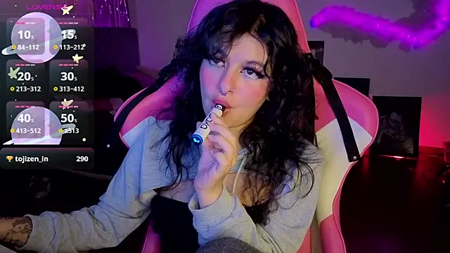 larah_uwu webcam
