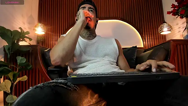 Donovan_Desmond webcam