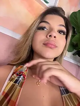 CheekyPeachXXX webcam