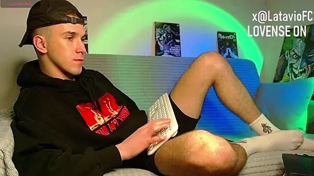 Midnighter_ live cam on StripChat