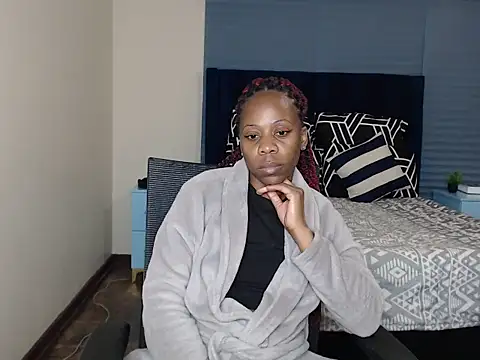 QUEENMANDYY webcam