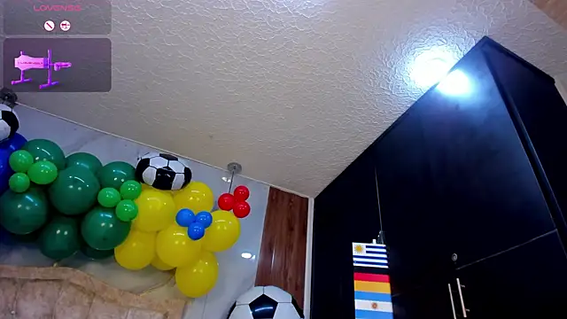 mia_18v webcam