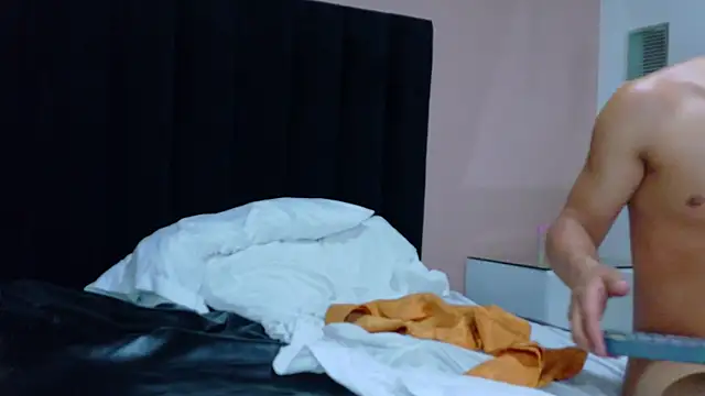 MILA_AND_COTI webcam