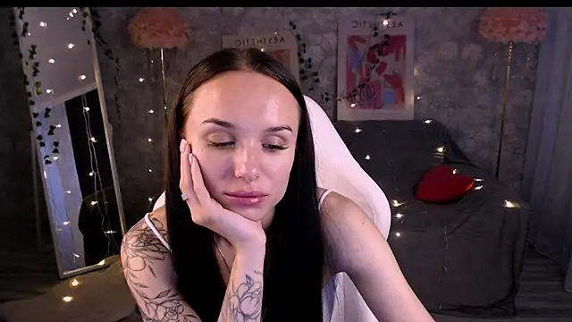 NicoleMerz webcam