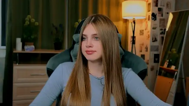 yourbeautyarya webcam