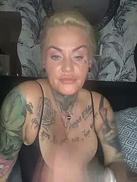 InkedMissLaBaehm webcam