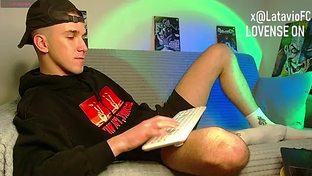 Midnighter_ live cam on StripChat