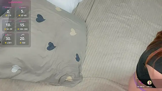 LeyaBloom webcam