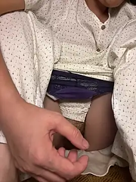 daaqnn (F milf) - 隔外衣抖胸