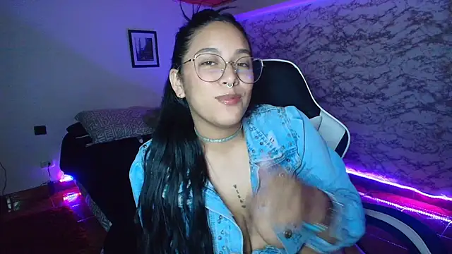 Camila_IRoose webcam