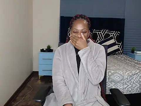 QUEENMANDYY webcam