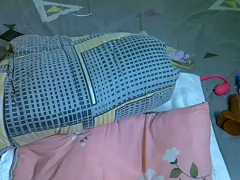 Pearl_petite webcam