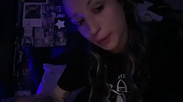 MissMidnightUK webcam