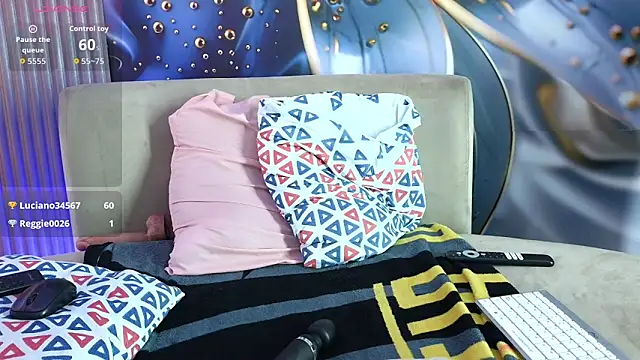 bella_moonlight_cr webcam