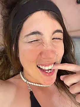 alissondavenport (F young) - 1 finger in my ass