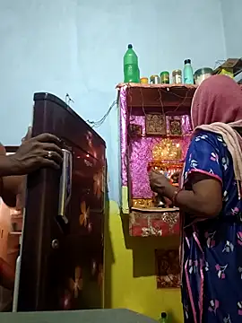 Priyasexcpl live sex cam