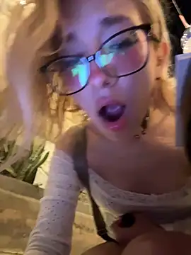 SweetBunnyGF's live cam