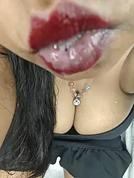 Curvy_Pooja webcam