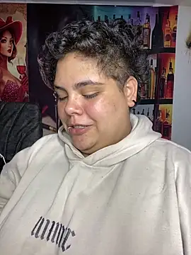 Hailey_Curvy webcam